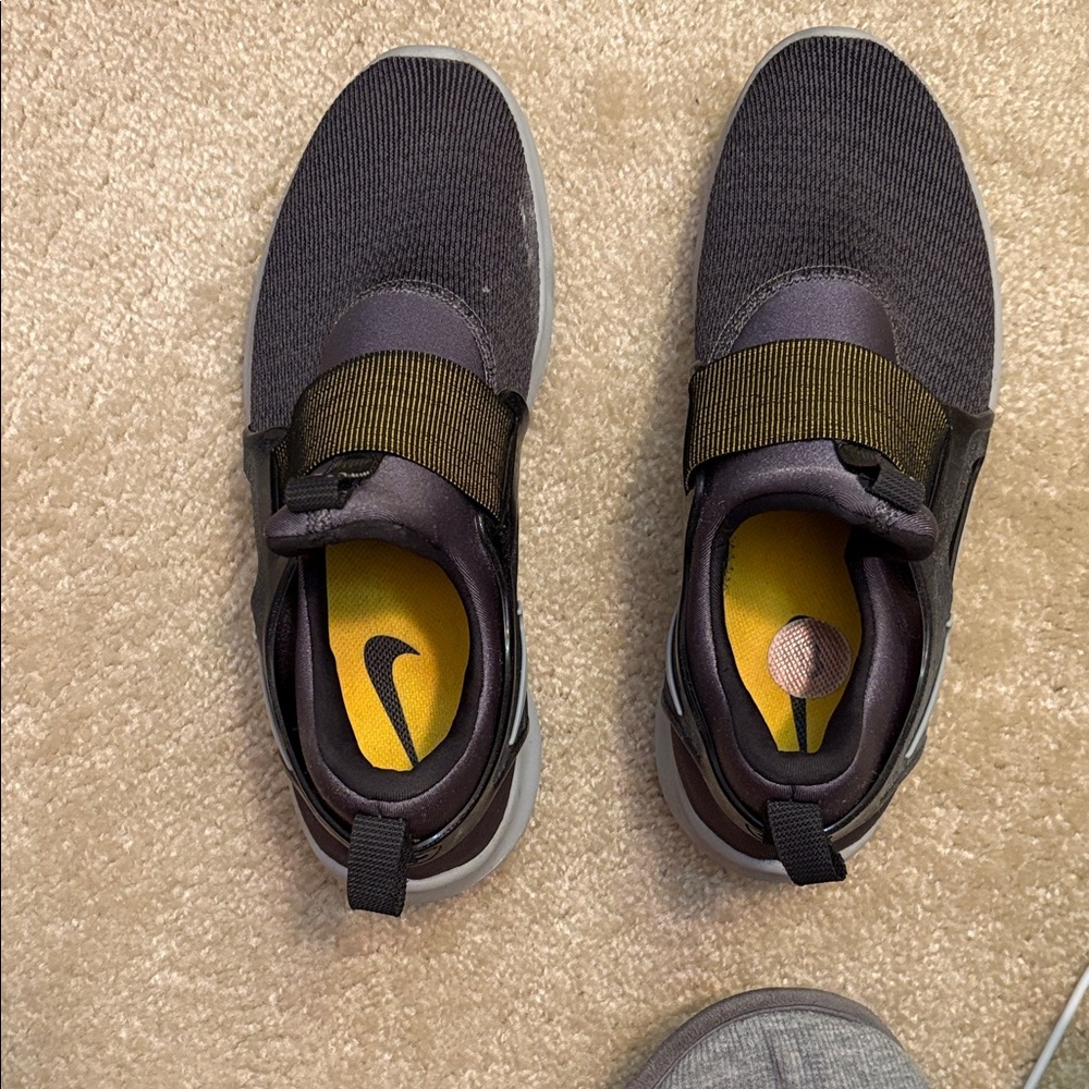 Nike Women’s Black and Yellow Sneakers